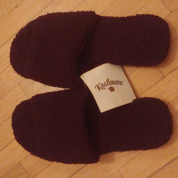 COPY - New Kashwére spa slippers, 2 pairs, brown, sizes 9-10 & 11-12 - Picture 1 of 5